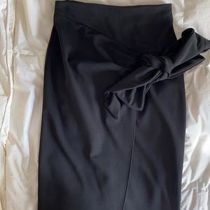 Pencil skirt with a fabulous kick!